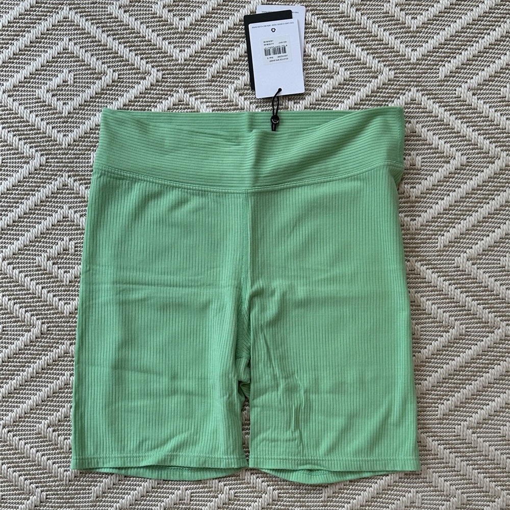 the Upside Solstice Spin Short- in Neo Mint *NWT